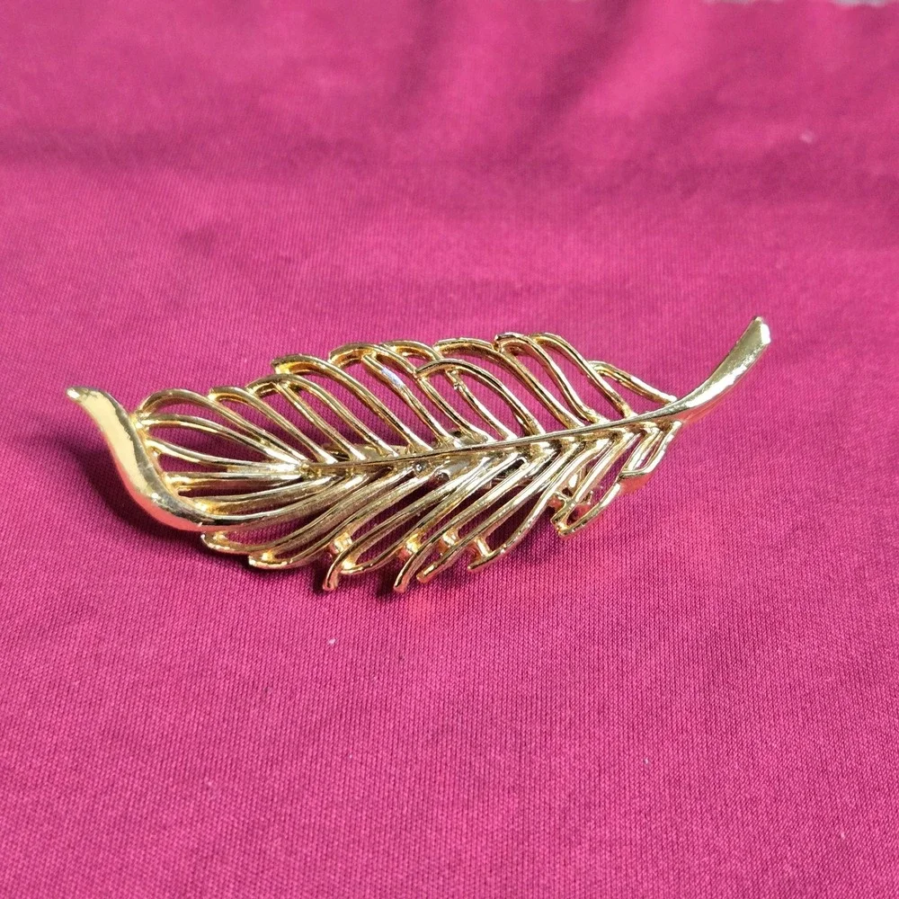 Vintage GERRY'S Feather Brooch Pin Gold Tone Textured Signed